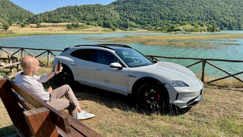 Porsche Taycan 4S Cross Turismo