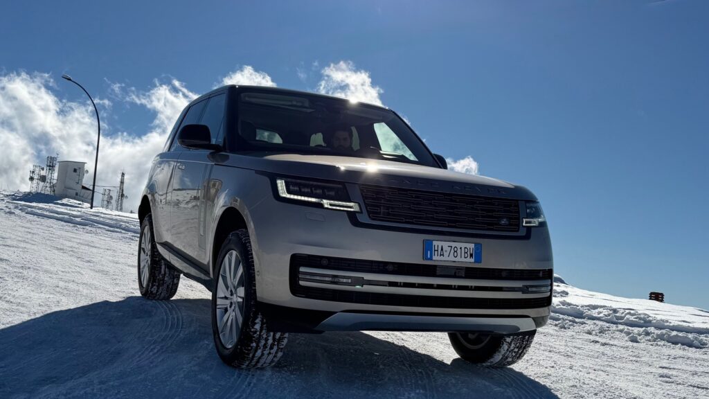 Range Rover P460e -automotoelettriche