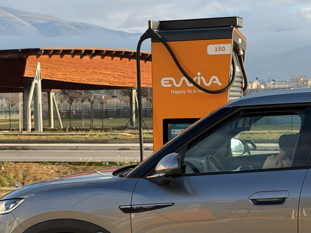 In Italia poche colonnine - automotoelettriche