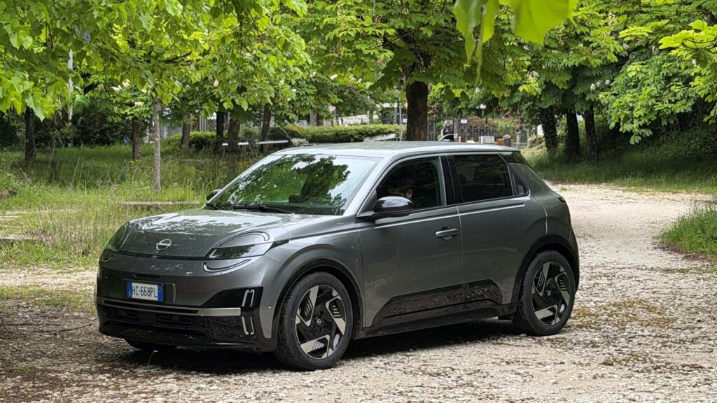 Nissan Micra elettrica 2026 automotoelettriche