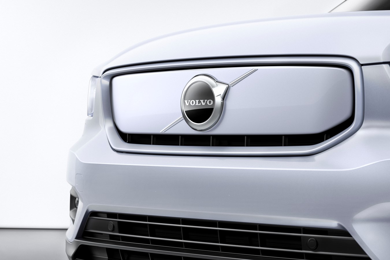 Il primo modello di una nuova ed esclusiva linea di vetture elettriche quello che Volvo Cars Lancia ha presentato, la nuova Volvo XC40 Recharge. Un’auto a trazione esclusivamente elettrica.