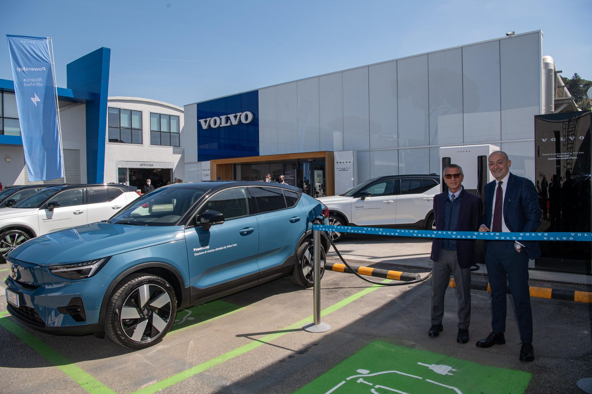 Volvo installa colonnine ULTRAFAST nei concessionari! Prezzi elettrizzanti!