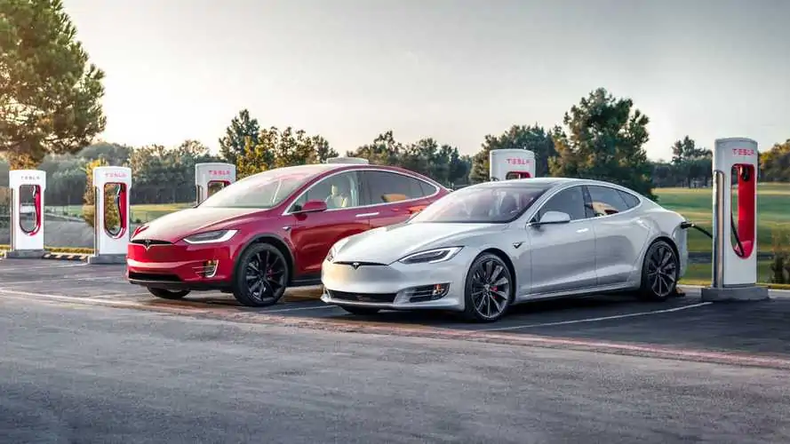 Tesla Supercharger GRATUITI! Ma perchè?