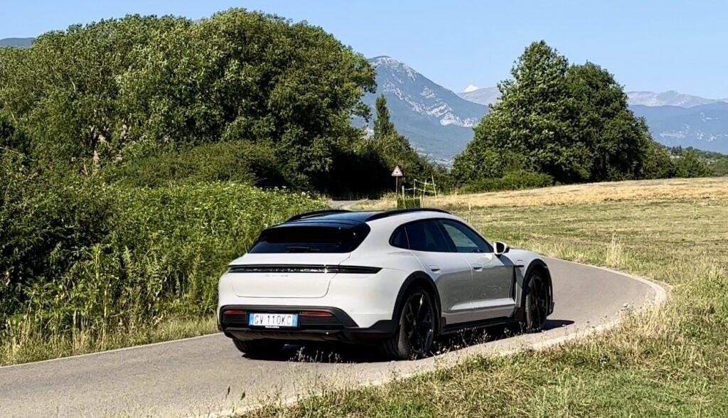 Porsche Taycan 4S Cross Turismo